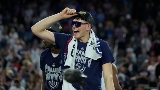 Donovan Clingan holds the brim of the hat on his head after winning the national championship in 2023